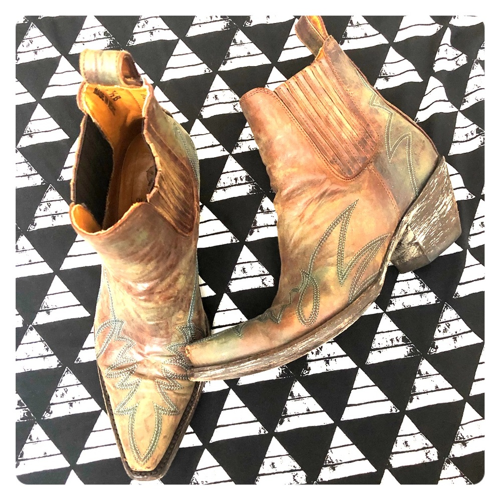 Old Gringo slip on ankle boots! Size 7.5